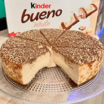 Tarta completa de Kinder Bueno White