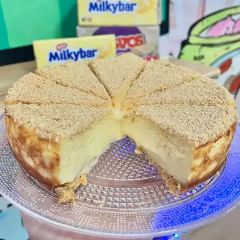 Tarta completa de Milkybar Huesitos
